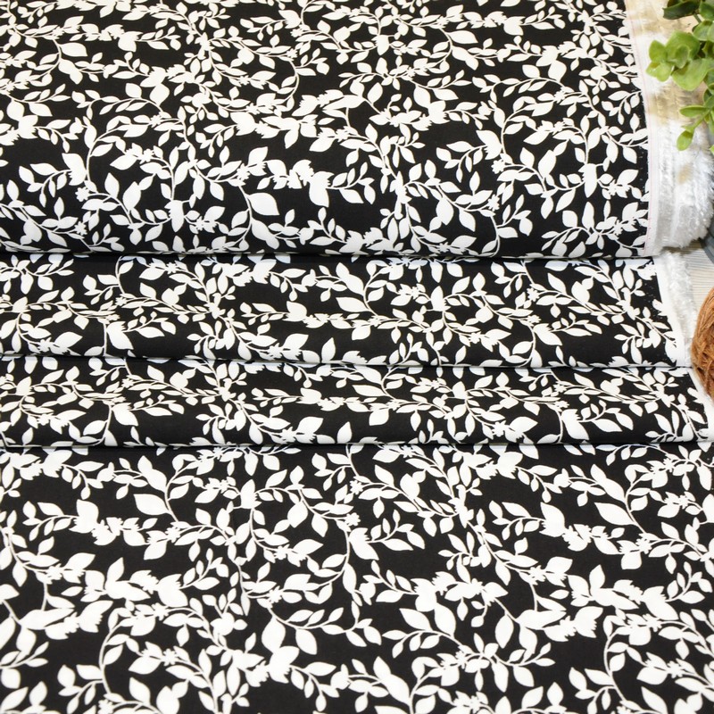 Штапель принт фиреневые веточки на черном фоне