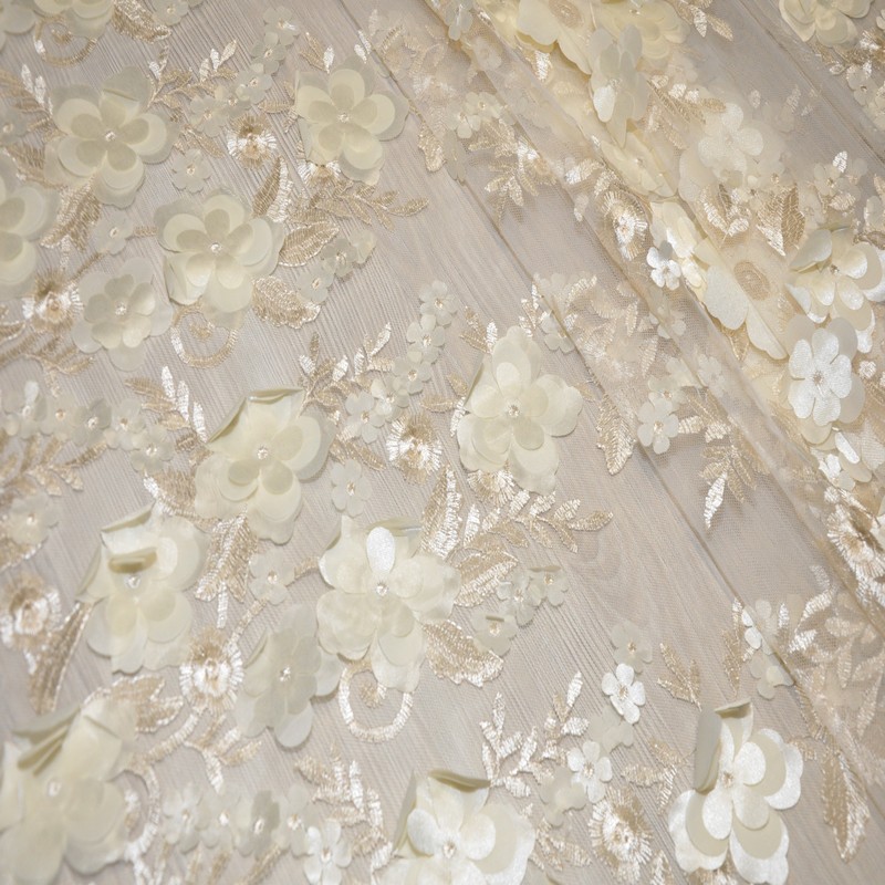 Гипюр 3Д с цветами (сливочный)