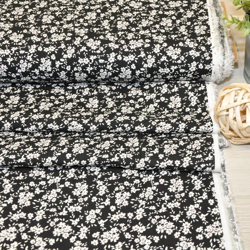 Штапель принт полянка на черном фоне