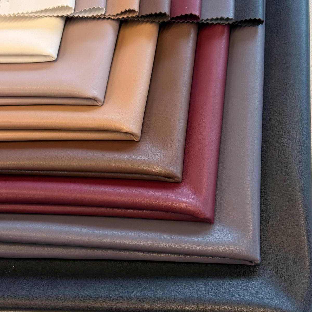 Экокожа на замшевой основе (бургунди) скидки на ткани в Минске оптом и в розницу | Трикотаж tais.by