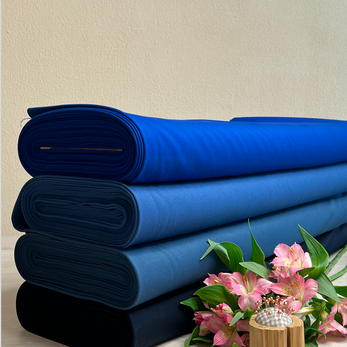 Костюмная ткань "Бостон" (василек) скидки на ткани в Минске оптом и в розницу | Трикотаж tais.by