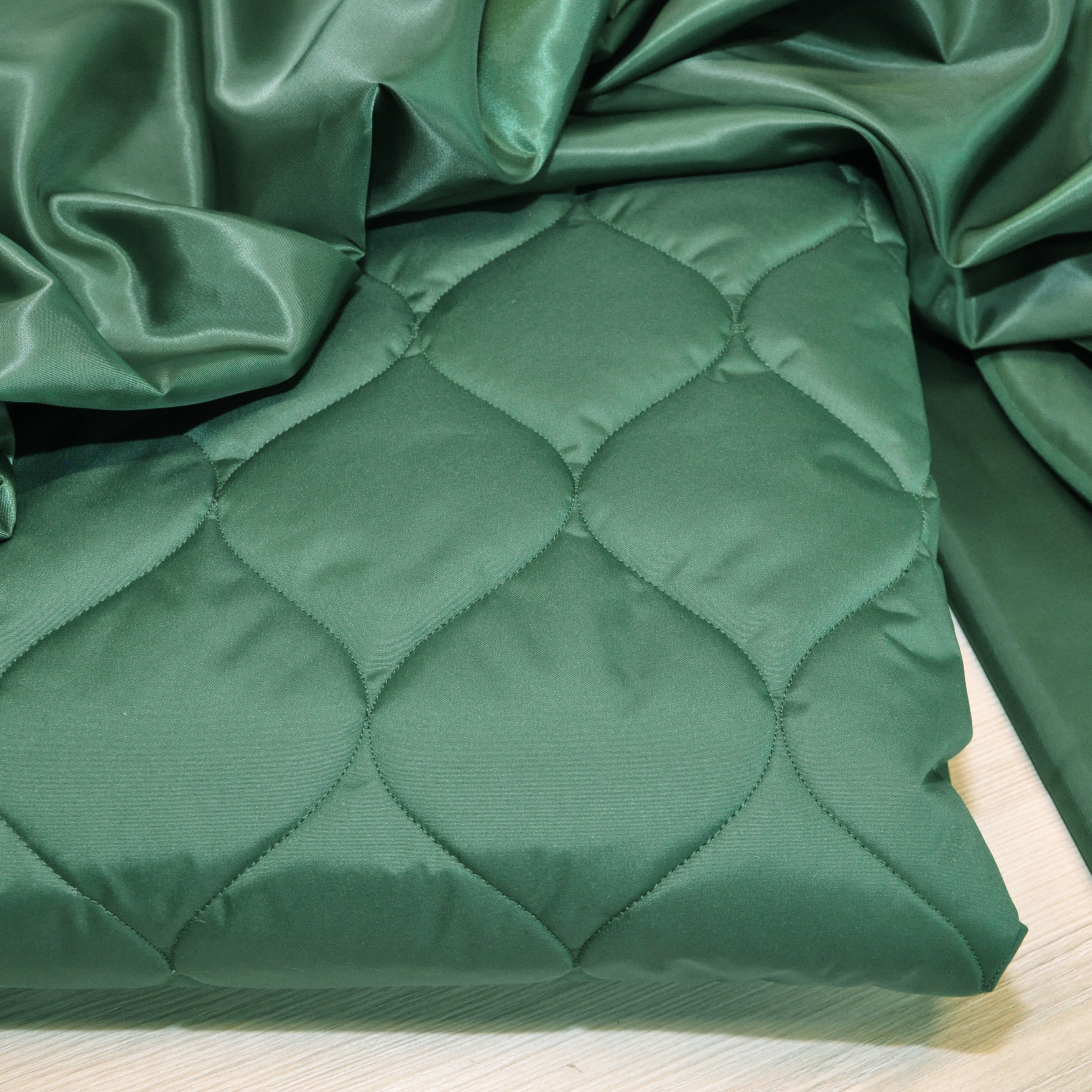 Плащевка стеганная "Лук"