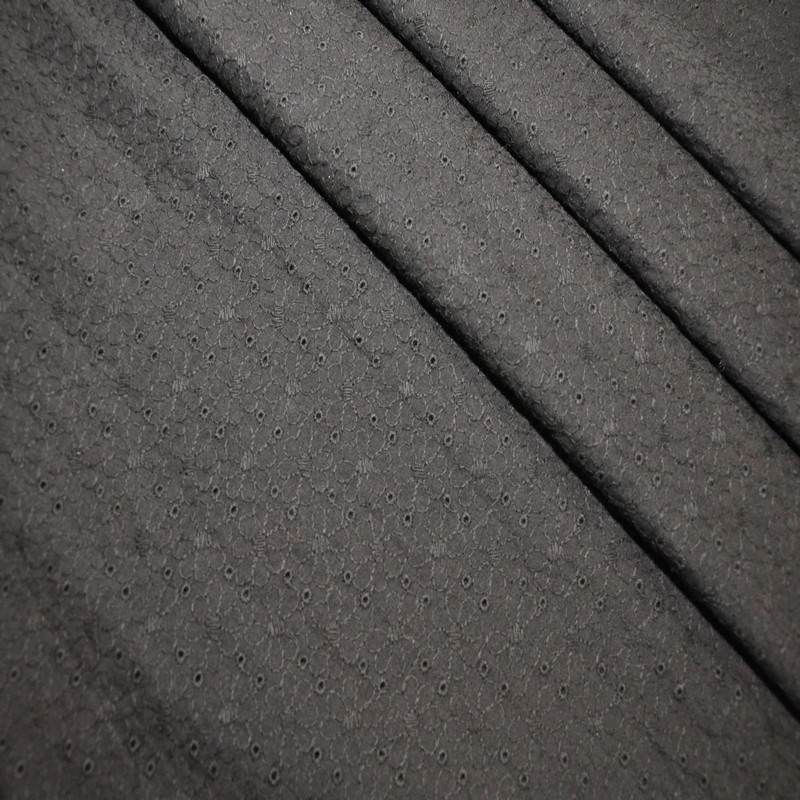 Батист вышитый "Цветочки" (черный)