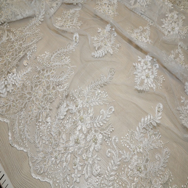 Вышивка на сетке с биссером (белый)