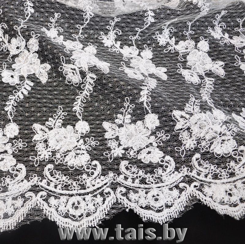 Вышивка на сетке (белый)