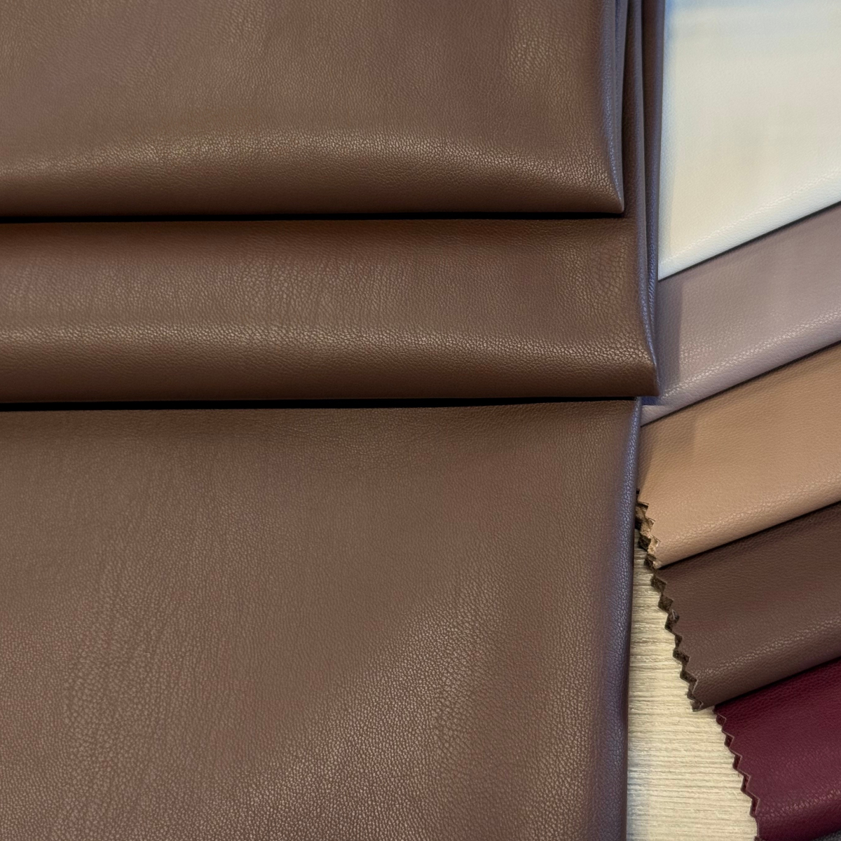 Экокожа на замшевой основе (шоколадный) скидки на ткани в Минске оптом и в розницу | Трикотаж tais.by