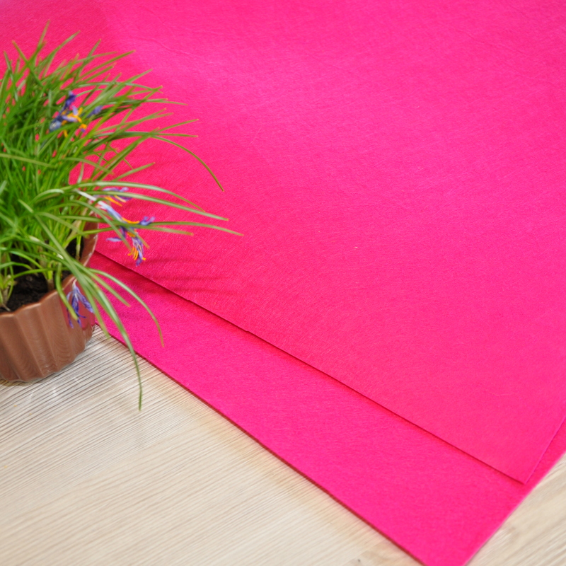 Фетр рулонный 1мм (малиновый)