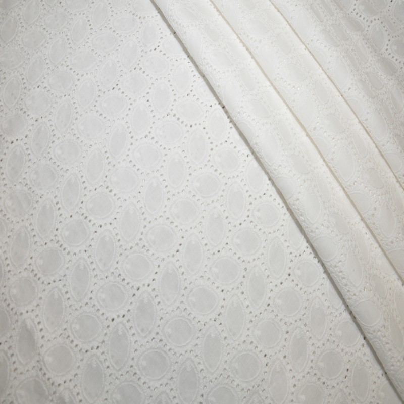 Батист вышитый, прошва листочки (молочный)