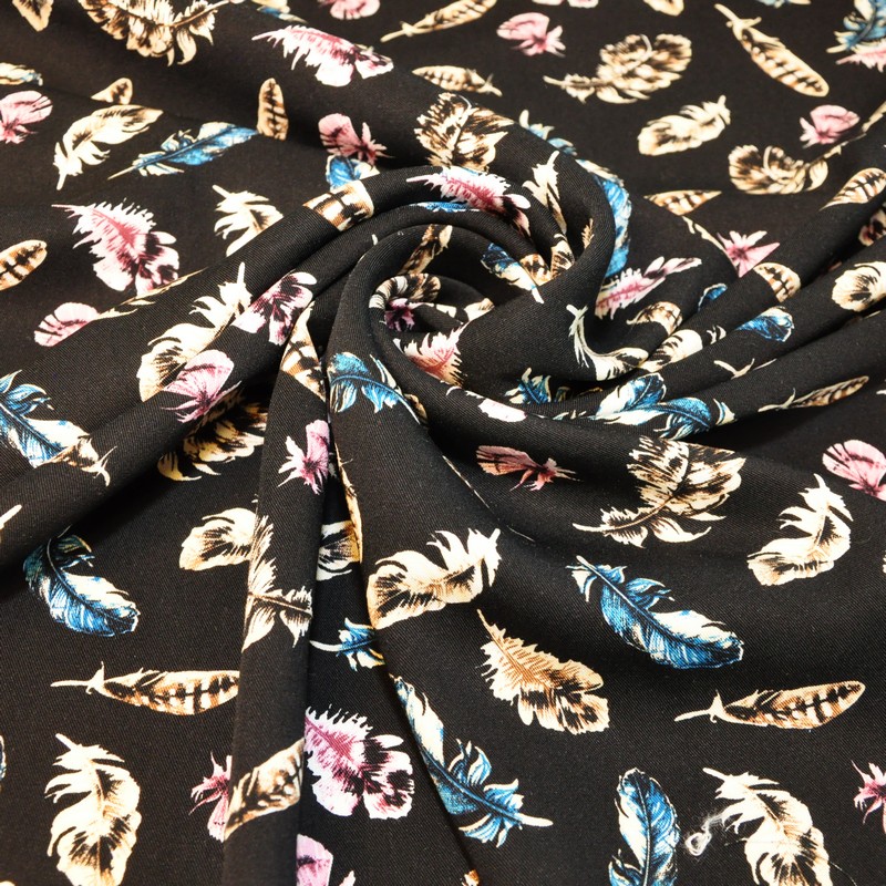 Штапель "Твил" "Перья на черном фоне"