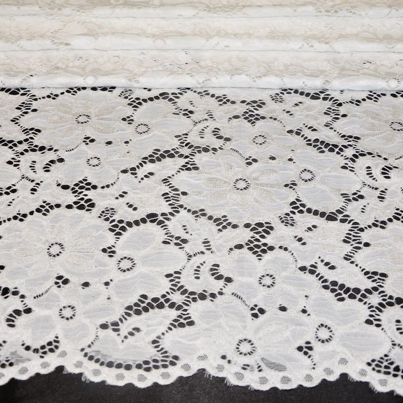 Гипюр стрейчевый с ажурным краем (молочно белый)