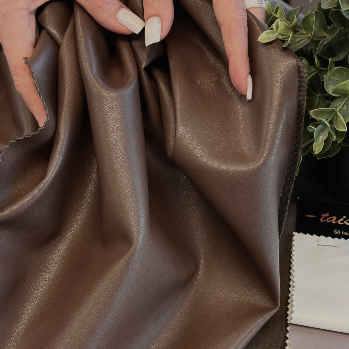 Экокожа на замшевой основе (шоколадный) скидки на ткани в Минске оптом и в розницу | Трикотаж tais.by