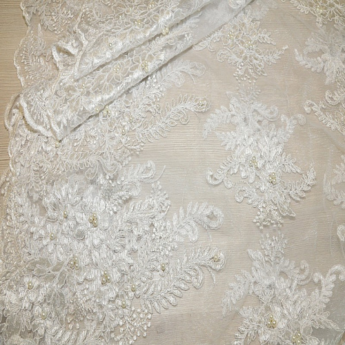 Вышивка на сетке с биссером (белый)